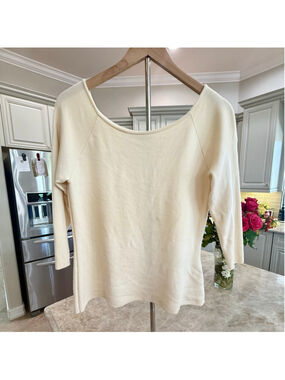 ESCADA cream super soft wool Crew Neck Sweater L, luxury, classic